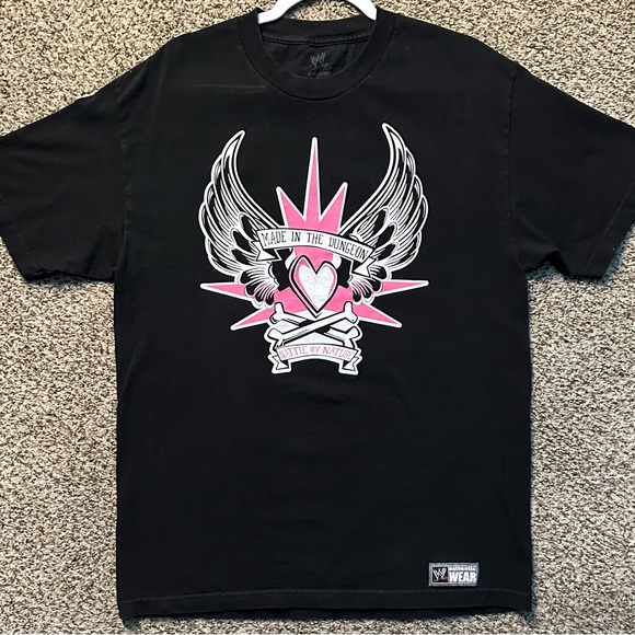 WWE Black and Pink queen of hart’s Graphic Tee - Picture 1 of 6